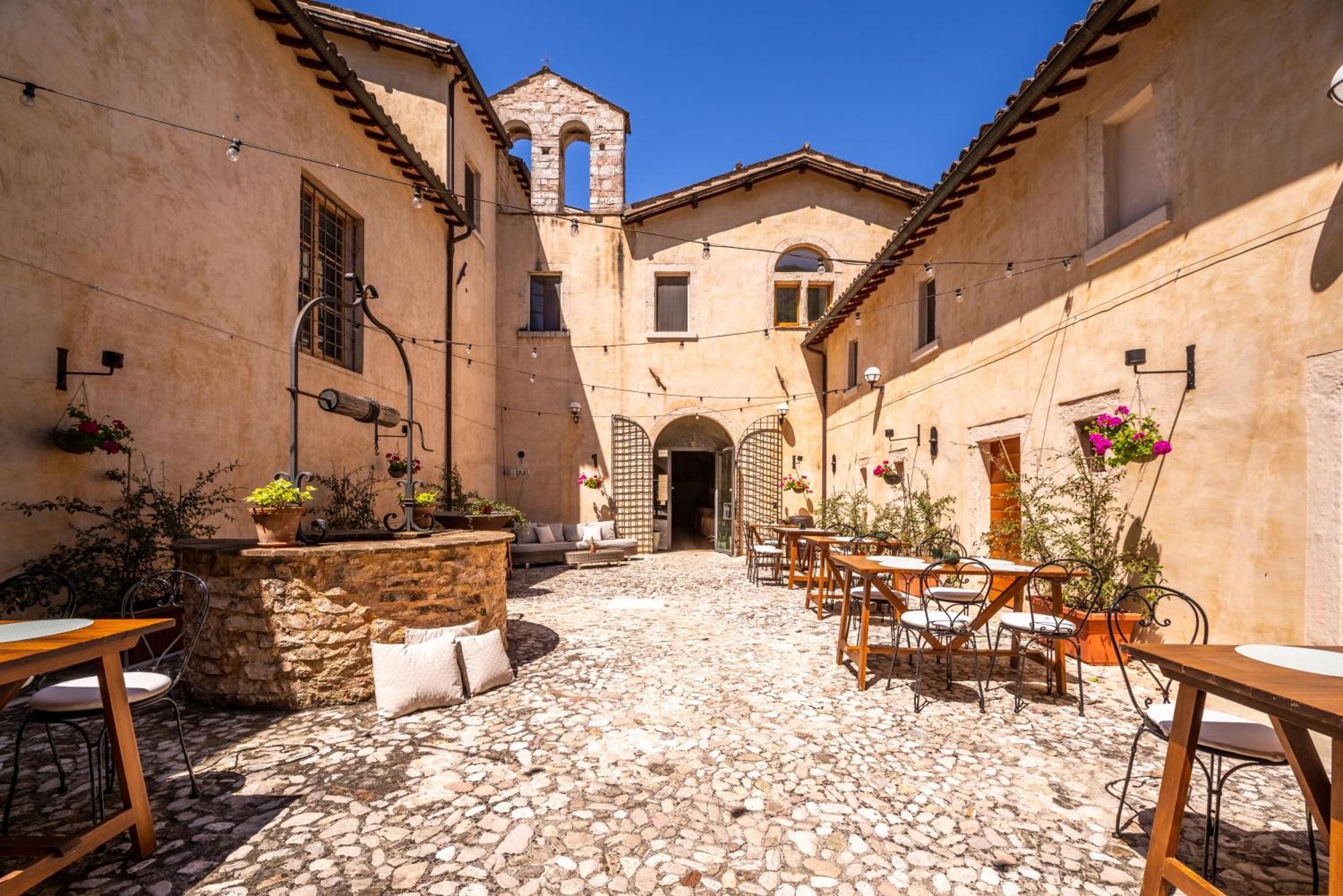 Ex Convento Santa Croce-Country Resort SantʼAnatolia di Narco Exterior foto