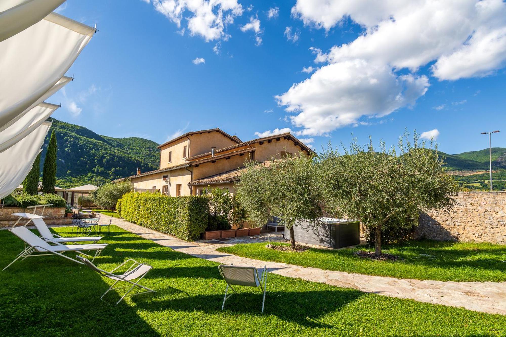 Ex Convento Santa Croce-Country Resort SantʼAnatolia di Narco Exterior foto
